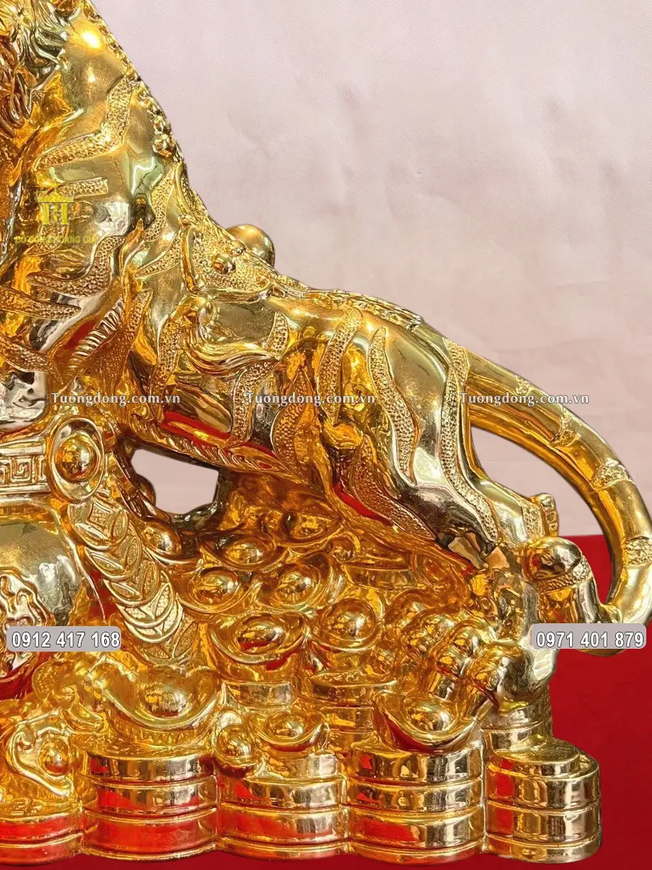 Phần chân đế là những đồng tiền được xếp chồng ngay ngắn